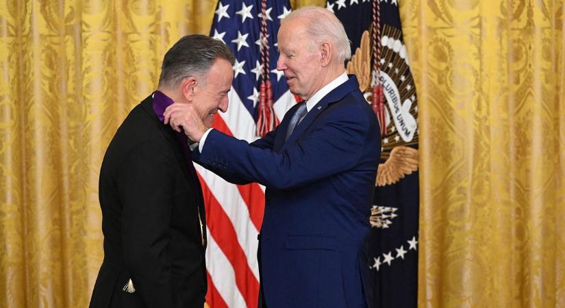 Joe Biden kitüntette Bruce Springsteent és több hírességet is
