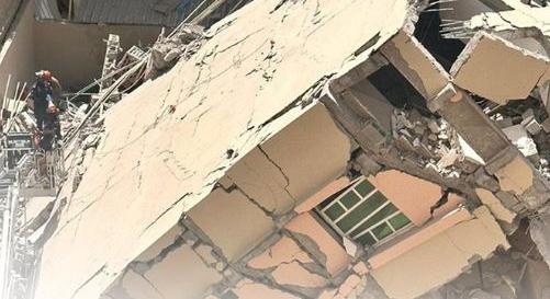 Katar fővárosában összeomlott egy emeletes ház, legalább egy ember meghalt