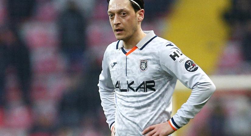 Játékossors: Mesut Özil bejelentette, hogy visszavonul