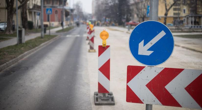 Útlezárásra kell készülniük a közlekedőknek Abonyban