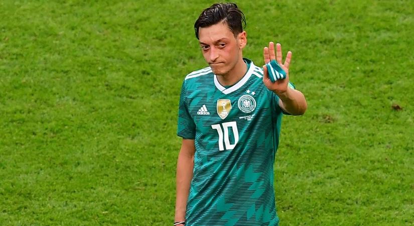 Visszavonult Mesut Özil a profi futballtól