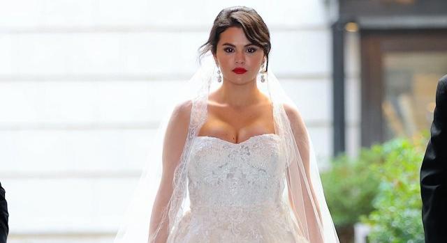Selena Gomez menyasszonyként tündököl