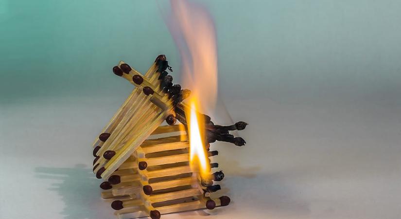Jubileumi alkotói pályázatot hirdettek „A füstérzékelő életet menthet” címmel