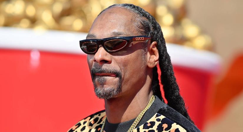 Egy vulkán tetején ülve reklámozza új kávémárkáját Snoop Dogg