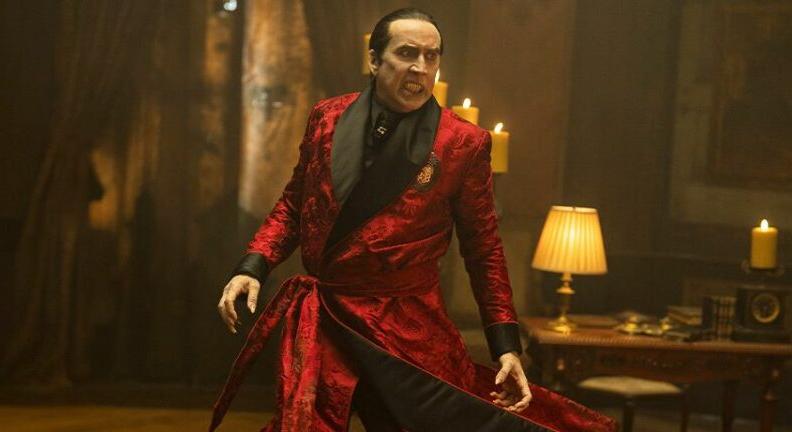 Nicolas Cage Drakulája vérben és humorban lubickol a Renfield utolsó trailerében