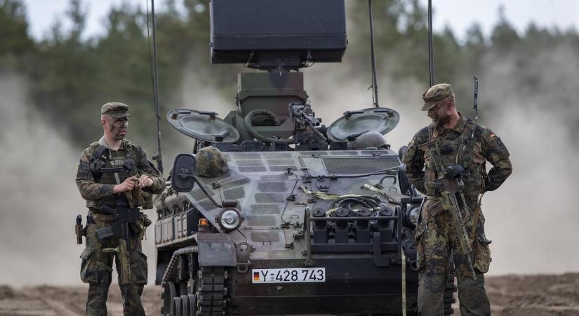 Fél a világ: Putyin nem csak ukrán területeket akar - 300 ezer katonát küldne az orosz határra a NATO