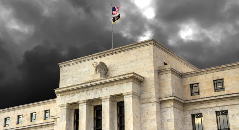 Tovább tüzelt az amerikai jegybank, nem rémítette meg a bankválság – cikkünk frissül