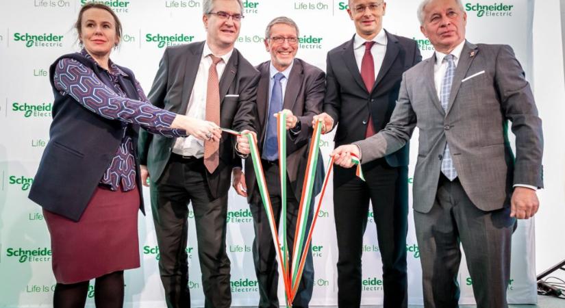 Fontos mérföldkőhöz érkezett a Schneider Electric 40 millió eurós beruházása