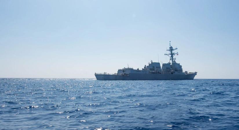 A Dél-kínai-tengeren hajozó amerikai rombolót szólított fel távozásra a kínai haditengerészet