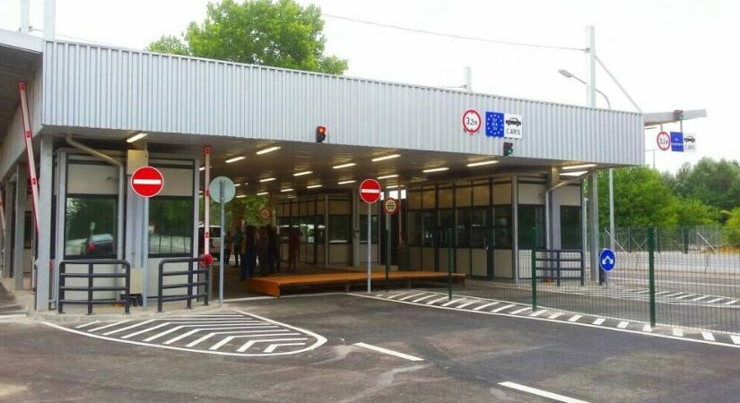 Fegyvercsempészt fogtak Röszkén