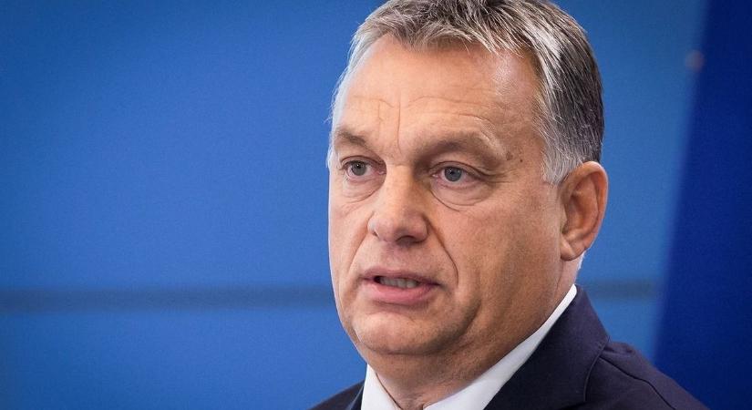 Sállal a nyakában posztolt Orbán Viktor - Fotó