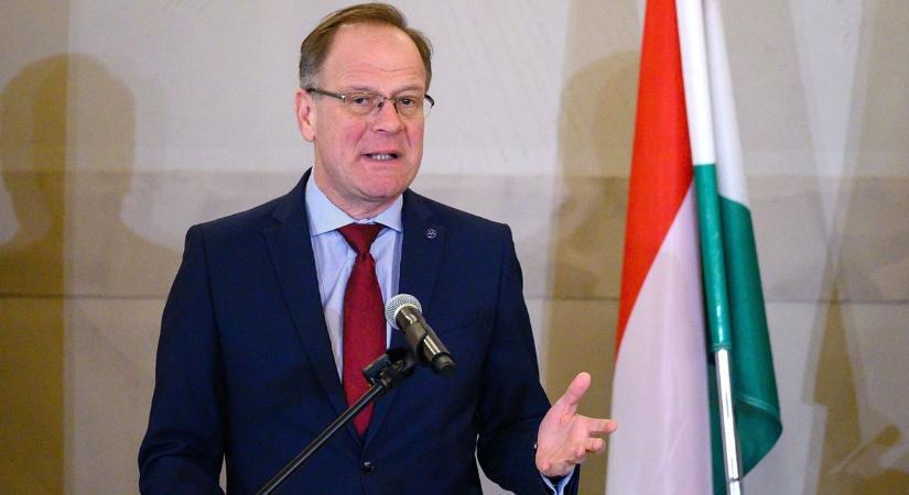 Navracsics: nekünk kevesebb bocsánatos bűnünk van, mint más tagállamoknak