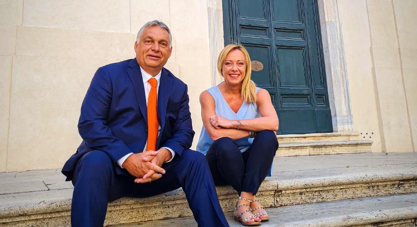Korábbi olasz miniszterelnök Meloninak: Jelzés érkezett a mesterétől, Orbántól