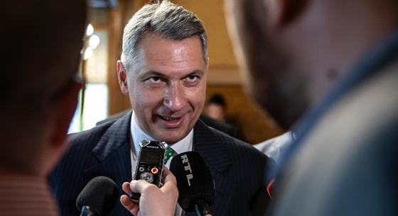 Lázár János nem a probléma akar lenni
