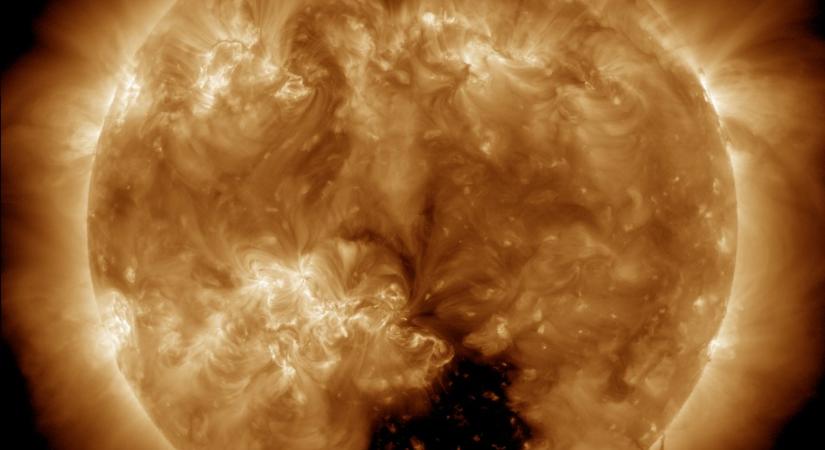 Harmincszor akkora lyuk jelent meg a Napon, mint a Föld – erős napszél találhatja el bolygónkat