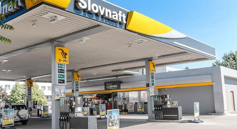 Egyre durvább extraadóval sújtja Pozsony a Slovnaftot - sztrájkra készülnek a szakszervezetek az alcsony bérek miatt