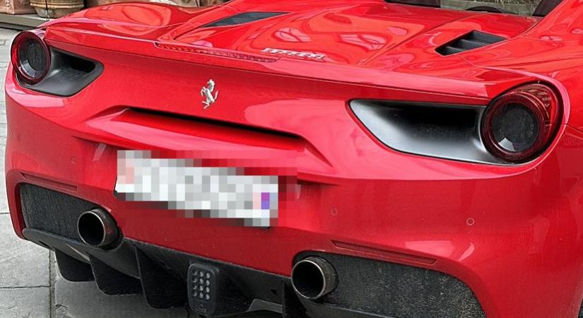 Nem, még Ferrarival sem parkolhatsz le akárhol