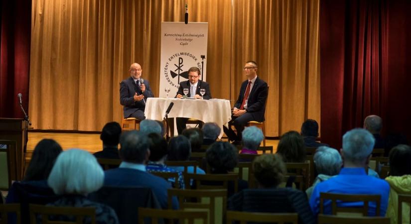 Az oktatás jövőjéről tartott fórumot Győrben a Keresztény Értelmiségiek Szövetsége