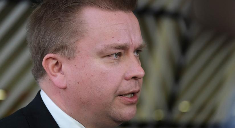 A finn védelmi miniszter ellenzi, hogy országa vadászgépeket adjon Ukrajnának