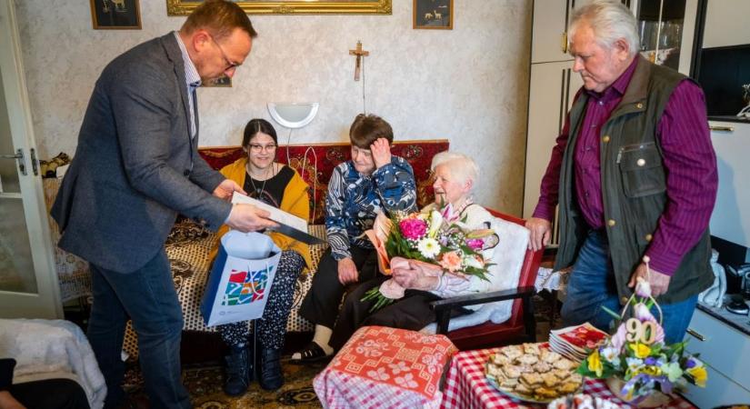 Etessy Józsefnét köszöntötte a polgármester