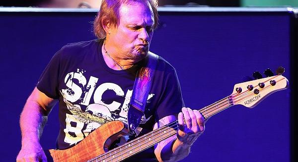 A Bon Jovi gitárosával és az Aeorsmith turnédobosával zenél együtt a Van Halen volt basszusgitárosa, Michael Anthony
