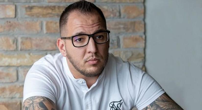 Curtis besokallt és mindent elmond Majkáról