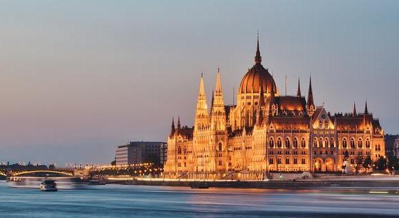 Félmilliárdot buktak a legvagyonosabb képviselőink egy év alatt