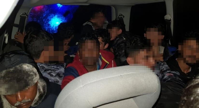 Egymáshoz préselődött, sanyargatva utaztak a migránsok - Vádemelés a Szombathelynél elfogott embercsempész ellen