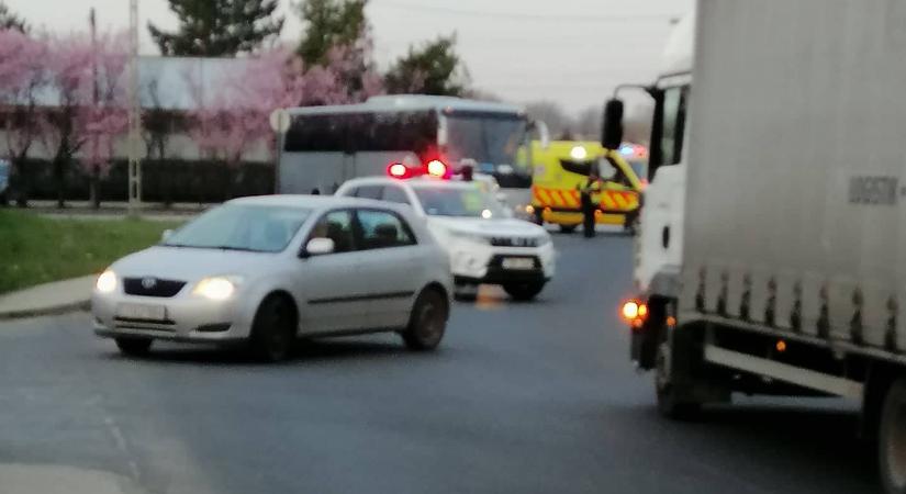 Autóbusz ütött el egy nőt Esztergomban