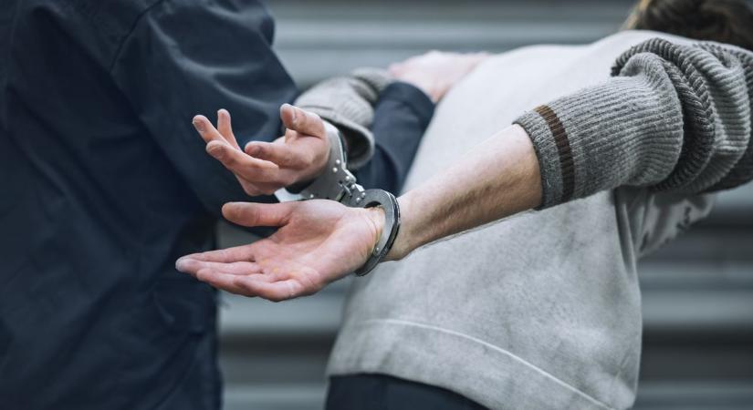 A 4-es főúton fogták el a körözött férfit a szabolcsi zsaruk