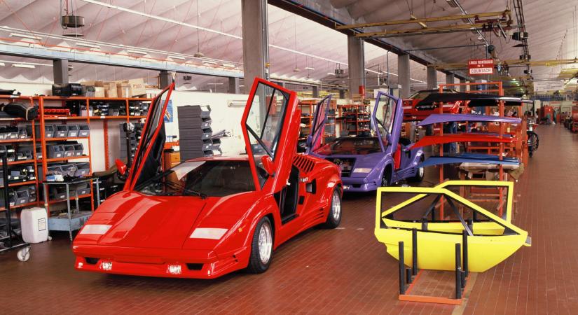 Nézd meg, milyen volt régen a Lamborghini hatvanadik születésnapját ünneplő gyára!