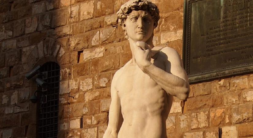 Megmutatta Michelangelo mezetelen Dávid szobrát a hatodikosoknak: le kellett mondania