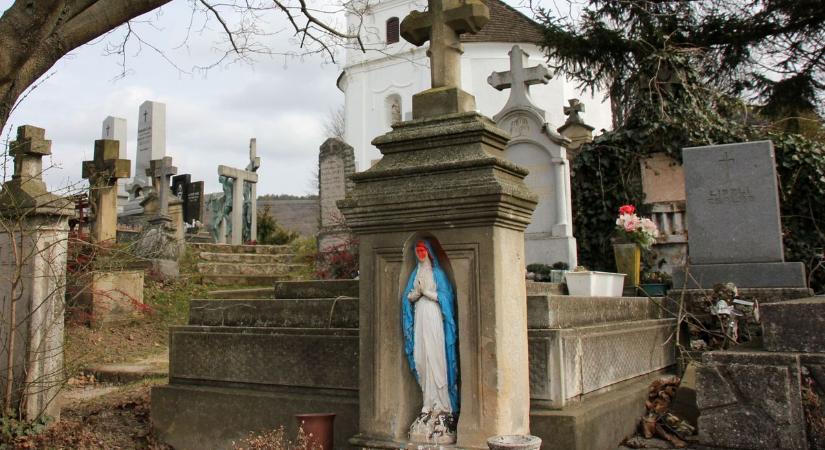 Továbbra is fókuszban a temetői rendelet Sümegen