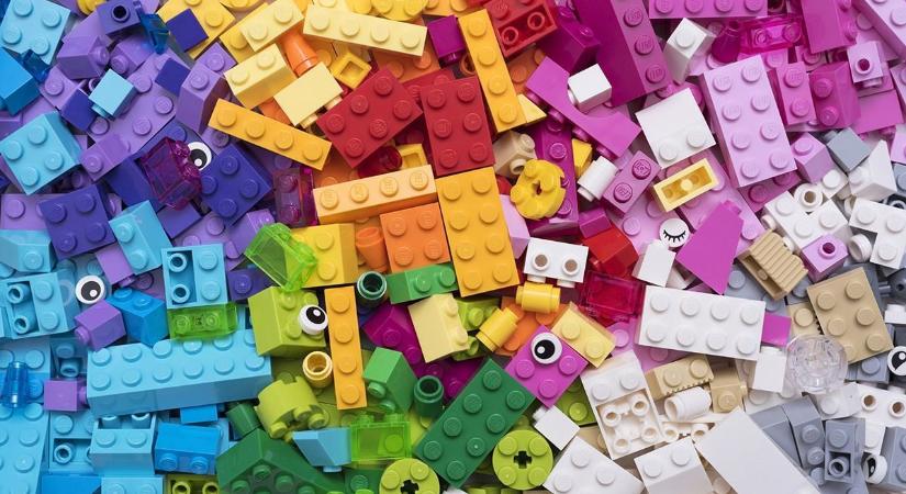 Vigyázat! Álprofilokról, "LEGO-dílerek" próbálják meg átverni az embereket