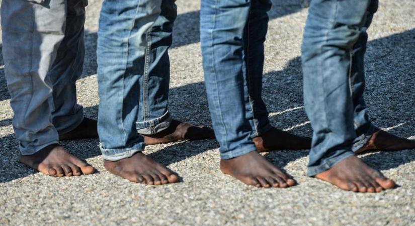 Robbanásszerű, több százezres észak-afrikai eredetű menekülthullámra számítanak a nyárra az olasz hatóságok