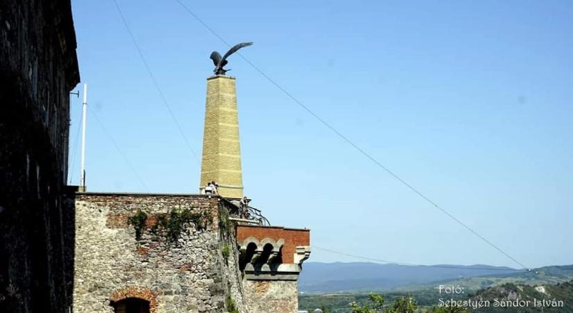Pákh Imre bepereli a városi tanácsot a munkácsi Turul-szobor lerombolása miatt