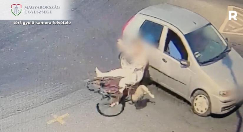 Figyelmetlen sofőr gázolt el egy biciklist egy kadarkúti útkereszteződésben - videó