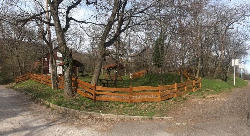 Elkészült az új pihenő a Mandulás tornapályán