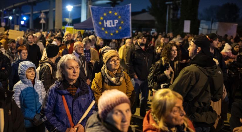 Csökkent az Európai Unió támogatottsága Magyarországon, főleg a fiataloknál