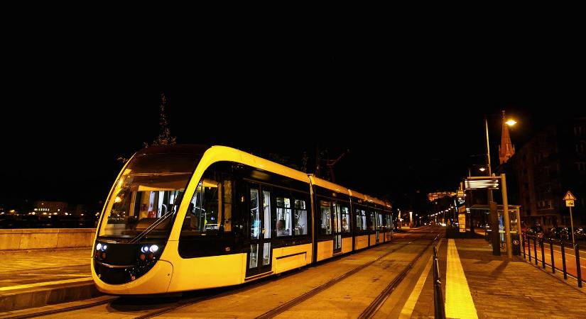 Több tucat új villamos érkezik Budapestre