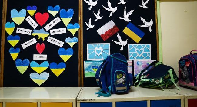 Ősztől kötelezik az ukrán gyerekeket az iskolába járásra Lengyelországban