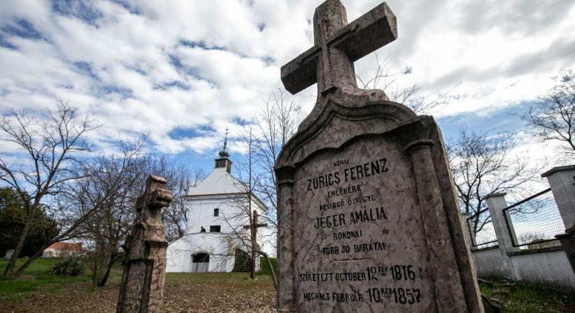 Ismeri az egymástól tiltott szerelmesek búvóhelyét, az elhagyatott debreceni katolikus temetőt? – fotókkal