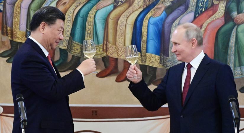 Amerikai lap: Peking és Moszkva újrakeretezné a demokráciát