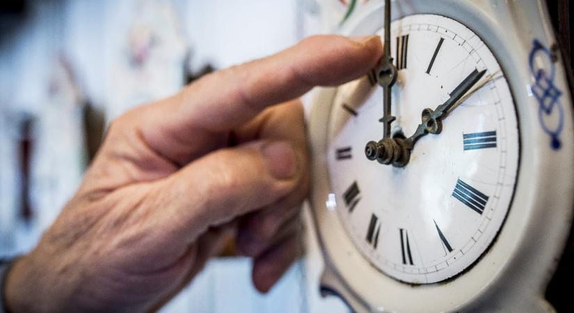 Ne feledje: vasárnap hajnalban nyári óraátállítás