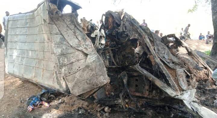 Buszbaleset Nigériában: 25 halott, 10 súlyos sérült