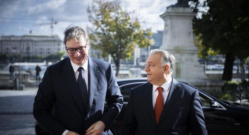 Orbán Viktor Szerbiában javítja a kétoldalú kapcsolatokat