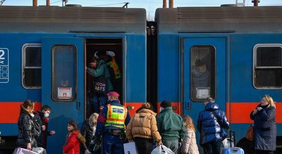 Csak átutaznak Magyarországon az ukrán menekültek, nem akarnak itt maradni