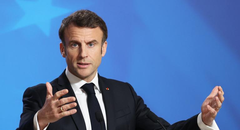 Macron csilingelő luxuskarórája miatt felháborodtak az emberek