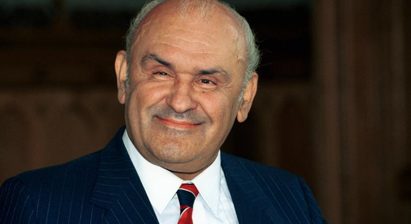 Súlyos árcédula került Hofi Géza egykori Mercijére