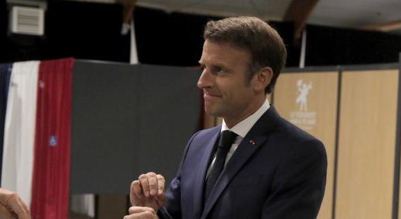 Botrány lett Macron luxusórájából
